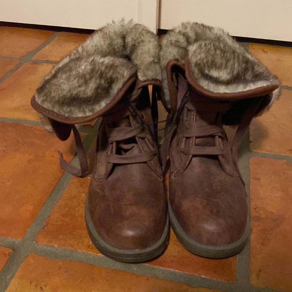 Boots - Picture 3 of 8